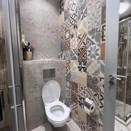 Riverside 1br *