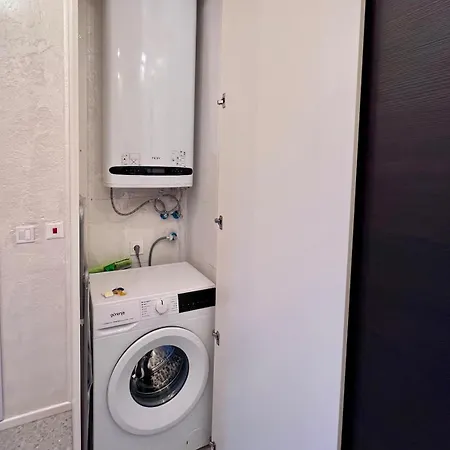 Riverside 1br *