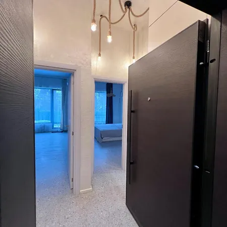 Riverside 1br *