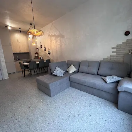 Riverside 1br