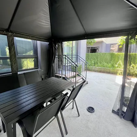 Riverside 1br